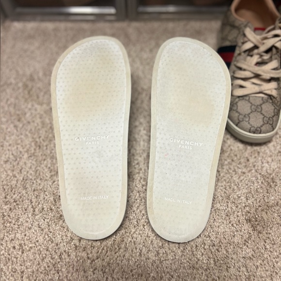 💛Host Pick💛 Givenchy Pool Slides - Picture 4 of 6